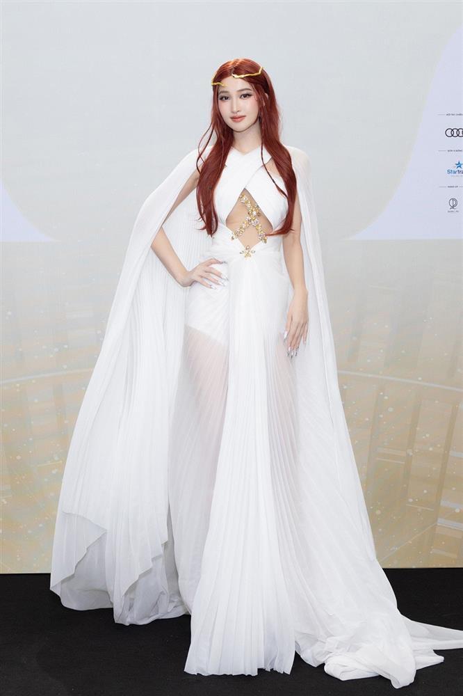 Phương Nhi tóc đỏ lạ mắt, Bảo Ngọc gợi cảm với đầm khoét ngực-5