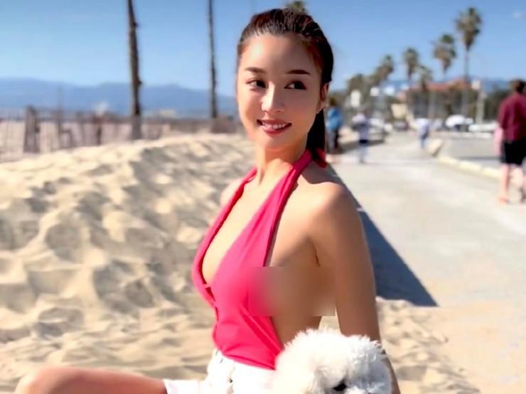 Kiểu áo trống trải này có quá gợi cảm để mặc từ quán ăn tới sân bay?-8