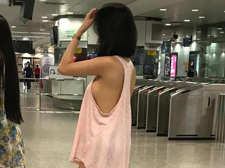 Kiểu áo trống trải này có quá gợi cảm để mặc từ quán ăn tới sân bay?-10