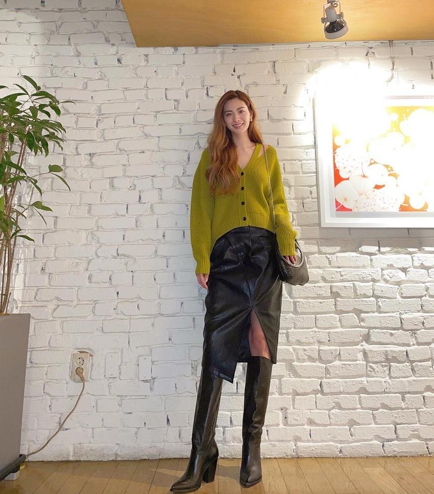 Nữ chính phim Mask Girl có phong cách nữ tính, ấn tượng nhất là khi diện váy-3