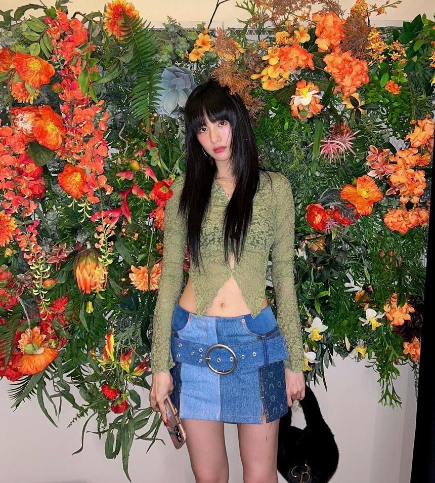 Nữ chính phim Mask Girl có phong cách nữ tính, ấn tượng nhất là khi diện váy-8