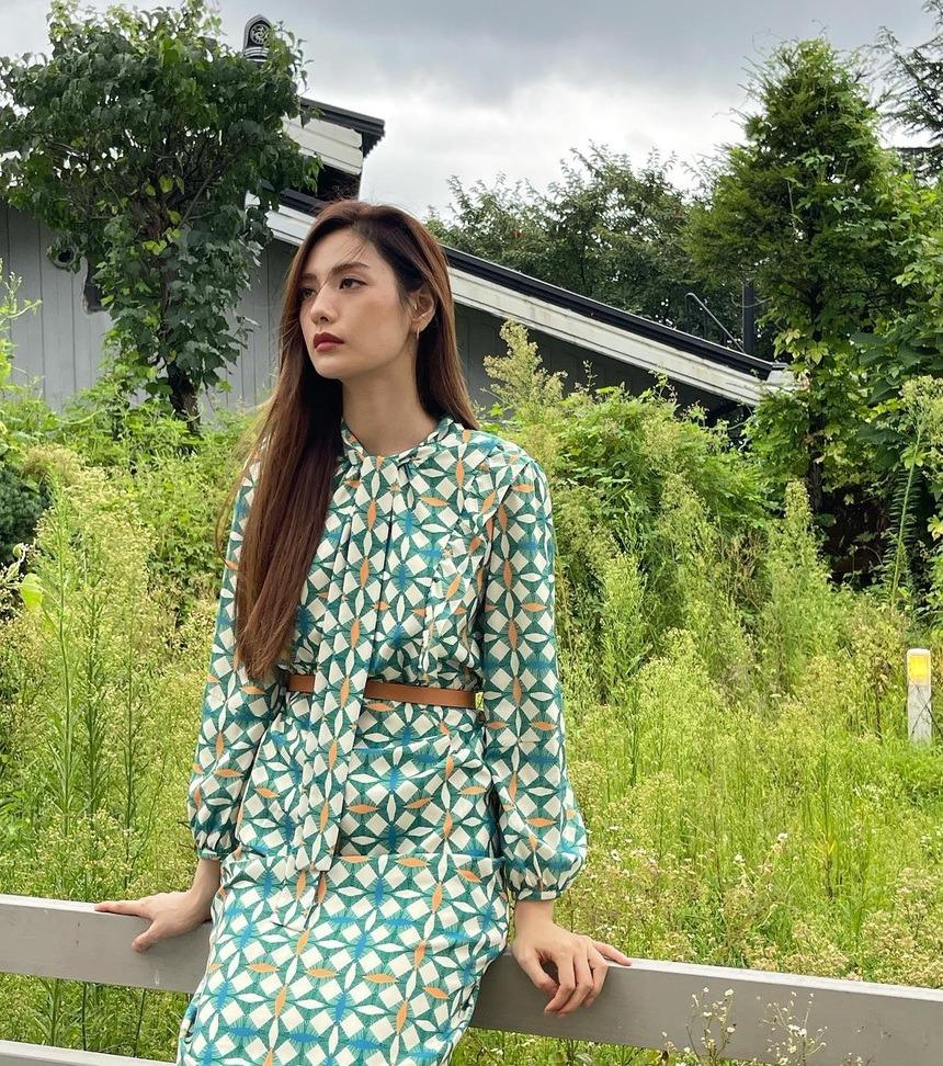 Nữ chính phim Mask Girl có phong cách nữ tính, ấn tượng nhất là khi diện váy-10