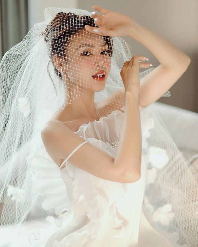 Ninh Dương Lan Ngọc mặc quần short, áo 3 lỗ đi tập, khoe khéo vòng eo vô thực-5