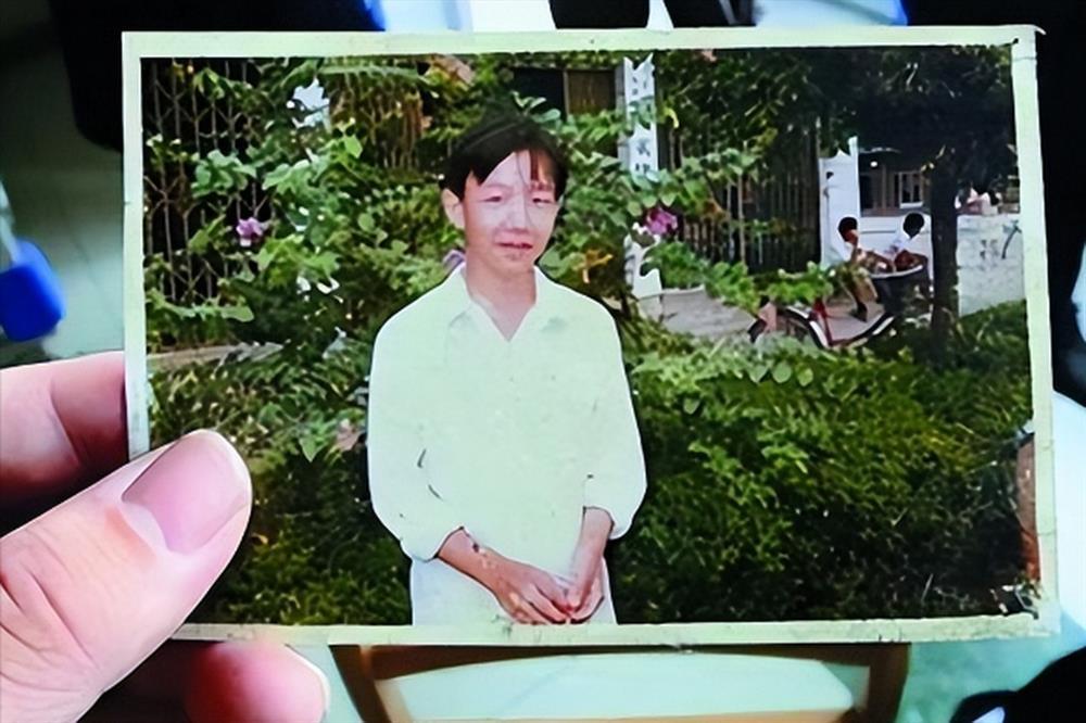 Con trai xuất sắc đột ngột mất tích, 10 năm sau gặp lại cha mẹ khó nhận ra-1