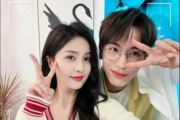 Mối quan hệ đặc biệt của Bạch Lộc và cô trợ lý của mình-6