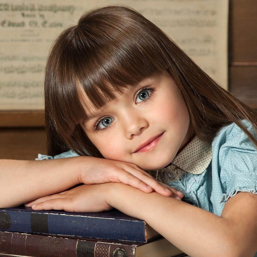 Bé gái từng gây sốt với khuôn mặt đẹp như búp bê bây giờ thế nào?-4