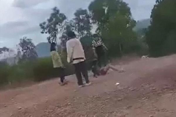 Xác minh vụ nữ sinh 13 tuổi bị bạn học lột đồ, đánh hội đồng-1