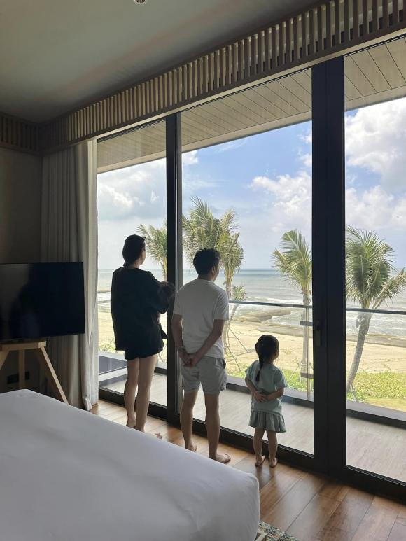 Cường Đô La cùng vợ con đi xem nhà mới cực xịn sò