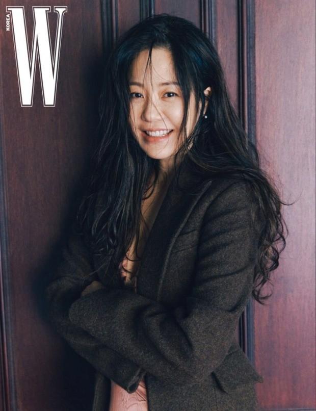 Nữ chính phim cô gái kiếm tiền từ việc khỏa thân hút khán giả Việt-12