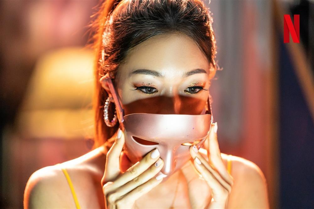 Nữ chính phim cô gái kiếm tiền từ việc khỏa thân hút khán giả Việt-2