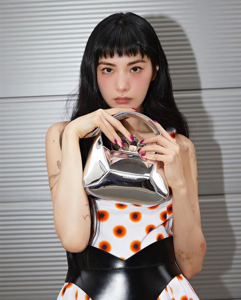 Nữ chính phim cô gái kiếm tiền từ việc khỏa thân hút khán giả Việt-9