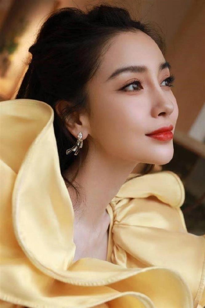 Một năm sau khi ly hôn Huỳnh Hiểu Minh, Angelababy sống thế nào?-3