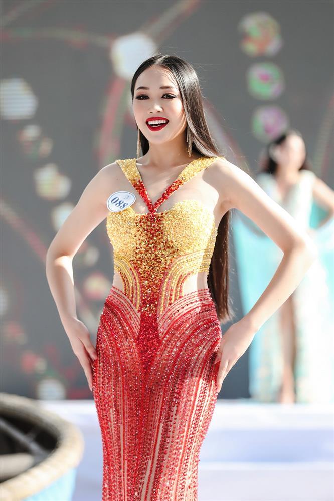 Cử nhân bằng giỏi Thu Uyên đăng quang Hoa hậu Đại dương Việt Nam 2023-11