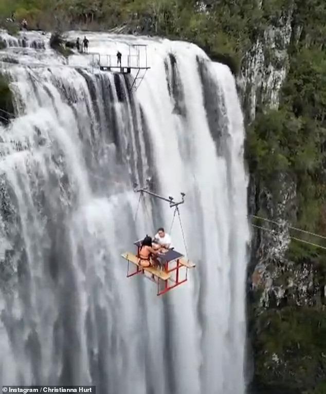 Cặp đôi thản nhiên treo mình lơ lửng, ăn trưa ở độ cao 80 mét trước thác nước-1