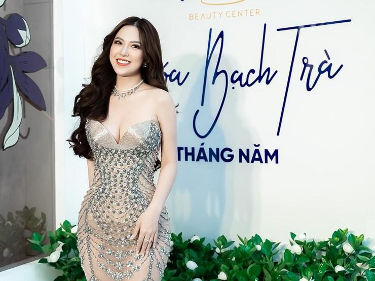 Váy xuyên thấu gây ngại ngùng cho mỹ nhân Việt từ đời thường tới khi lên sóng truyền hình-11