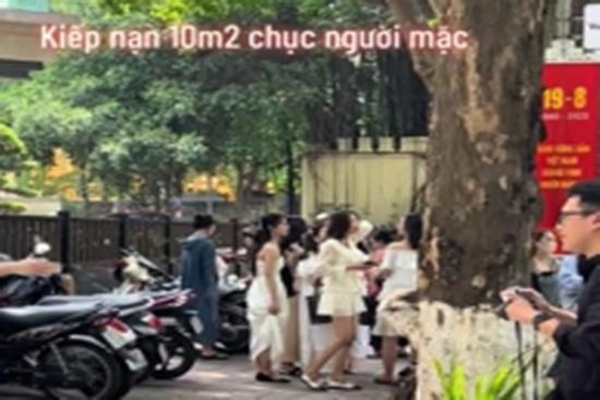 'Kiếp nạn' 10m2 có chục cô gái mặc váy giống nhau