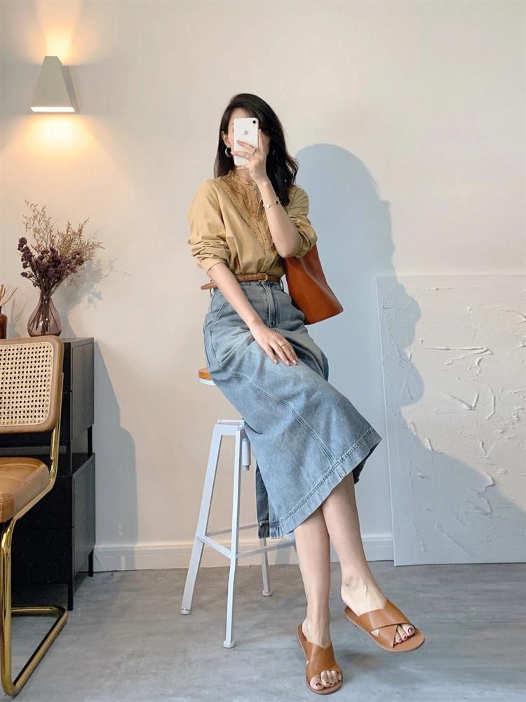 Chân váy denim + sơ mi: Cặp đôi hack tuổi vi diệu cho nàng công sở tuổi 30-5