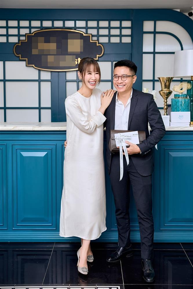 Dương Thùy Linh đăng ảnh hạnh phúc bên ông xã, thông báo mang bầu lần 2-3