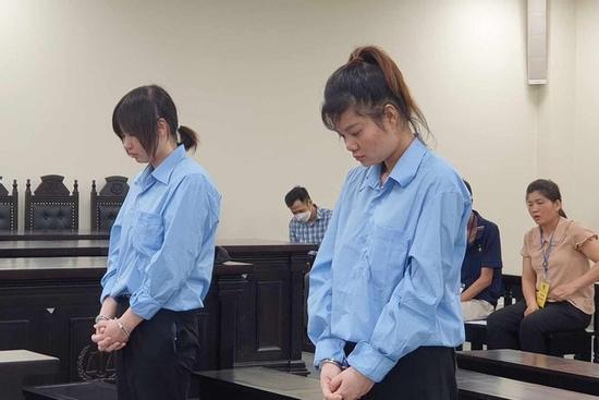 Án chung thân và 20 năm tù cho 2 bảo mẫu bạo hành bé trai đến tử vong