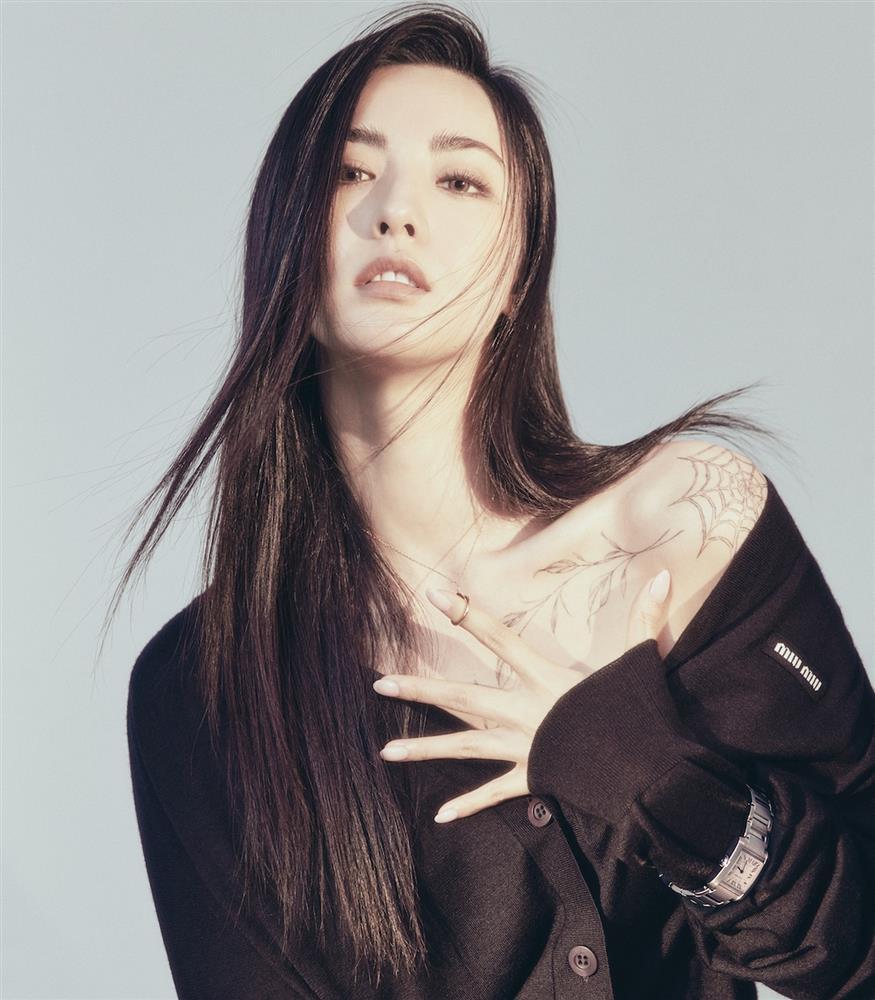 Mỹ nhân sở hữu gương mặt đẹp nhất thế giới xăm hình khắp cơ thể-1