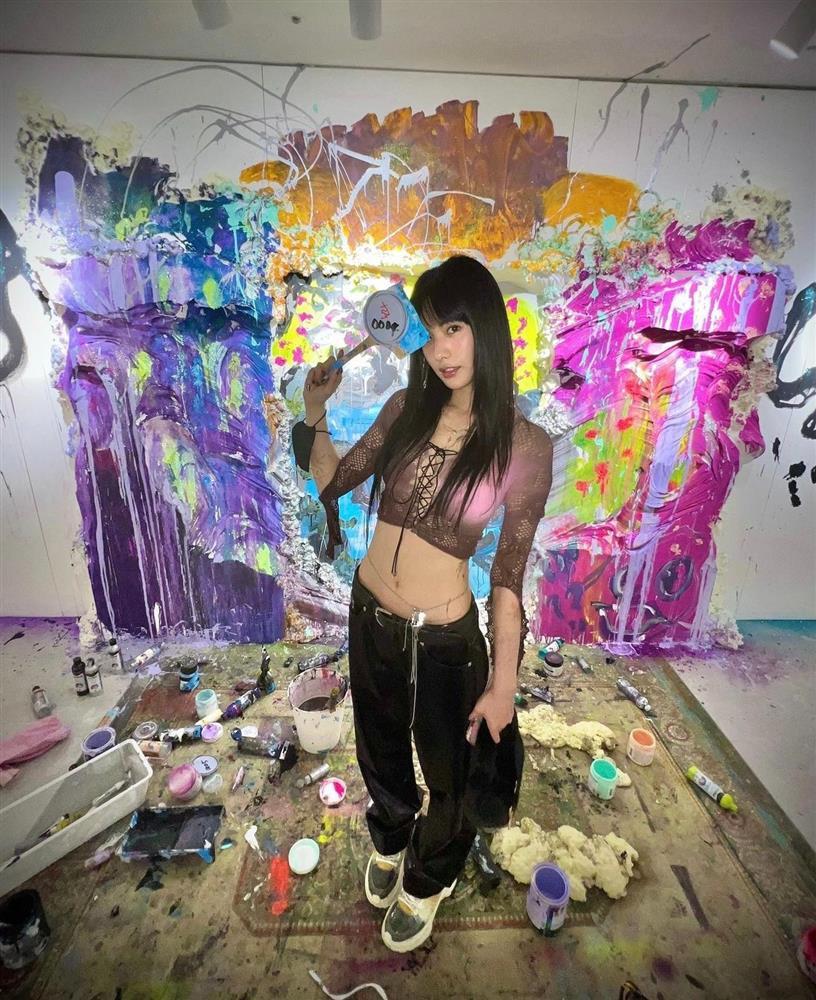 Mỹ nhân sở hữu gương mặt đẹp nhất thế giới xăm hình khắp cơ thể-8