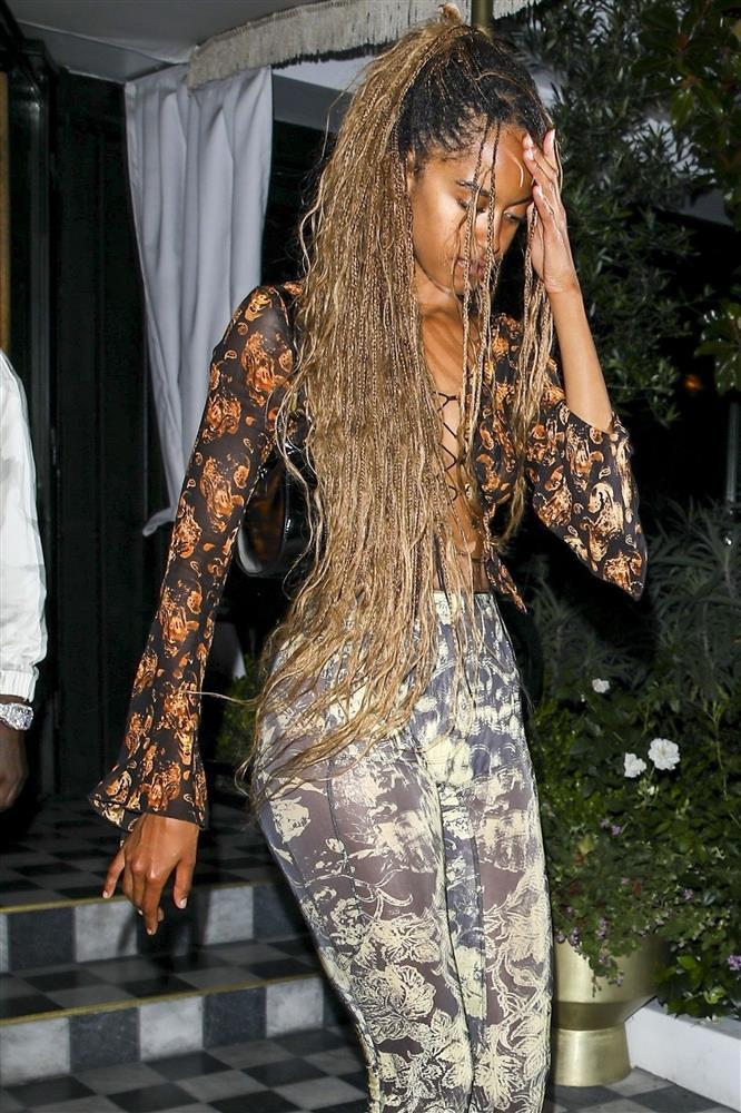 Hai con gái của ông Obama diện đồ hở bạo tiệc tùng thâu đêm-4