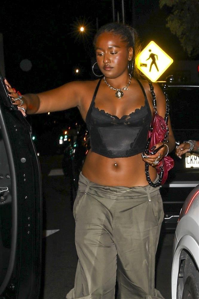 Hai con gái của ông Obama diện đồ hở bạo tiệc tùng thâu đêm-6