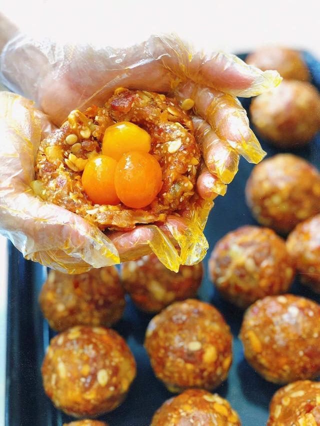 Mách nhỏ các chị em cách làm bánh Trung thu dẻo nhân thập cẩm cực dễ-4