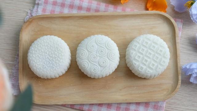Mách nhỏ các chị em cách làm bánh Trung thu dẻo nhân thập cẩm cực dễ-5