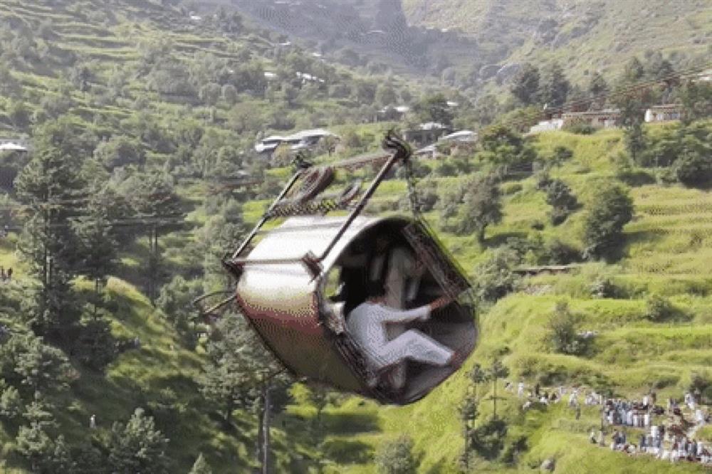 16 giờ kẹt trong cáp treo độ cao 275m ở Pakistan: Tôi tưởng mình đã chết-2