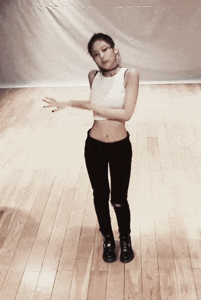 Sau 8 năm ra mắt, Jennie vẫn duy trì vóc dáng hoàn hảo, thon gọn-7