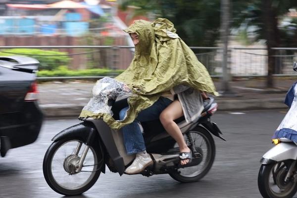 Thời tiết Hà Nội 3 ngày tới: Tiếp diễn mưa rào rồi hửng nắng trở lại-2