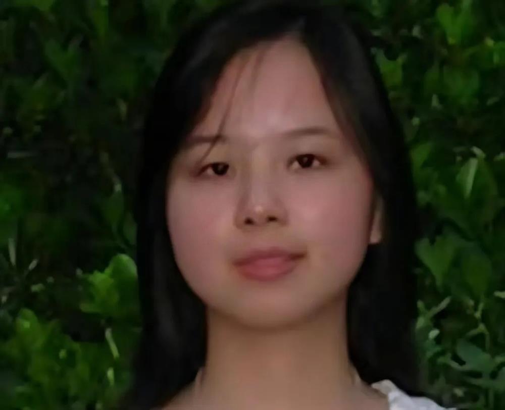 Cô gái 20 tuổi đột ngột già đi sau một đêm, chồng vẫn yêu thương, đưa đi khắp nơi chạy chữa-1