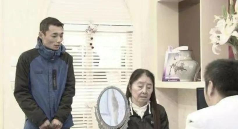 Cô gái 20 tuổi đột ngột già đi sau một đêm, chồng vẫn yêu thương, đưa đi khắp nơi chạy chữa-3