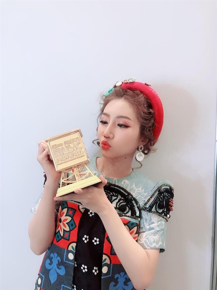 Ong Bây Bi xuất hiện ở Ca Sĩ Mặt Nạ, loạt manh mối ám chỉ đúng 1 người-6