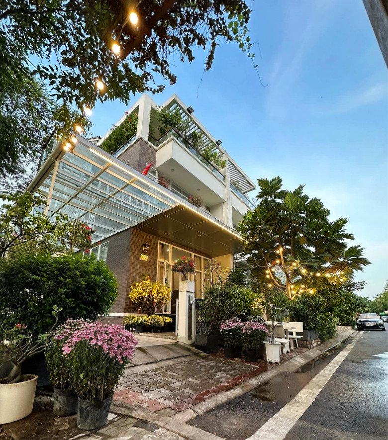 Nhận xế hộp 5,5 tỷ mừng tuổi 52, á hậu Trịnh Kim Chi còn từng được tặng nhà hơn 10 tỷ-2