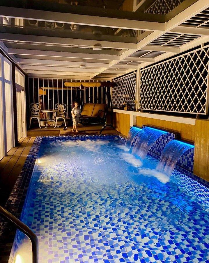 Nhận xế hộp 5,5 tỷ mừng tuổi 52, á hậu Trịnh Kim Chi còn từng được tặng nhà hơn 10 tỷ-11