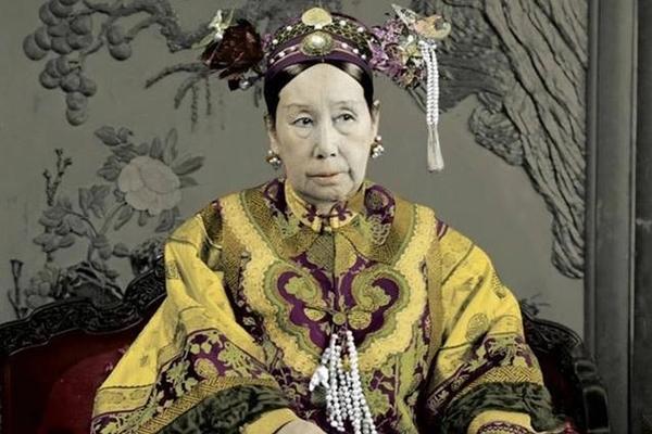 Sau khi Từ Hi thái hậu băng hà, lộ diện căn phòng bí mật chứa vô số vật báu-1