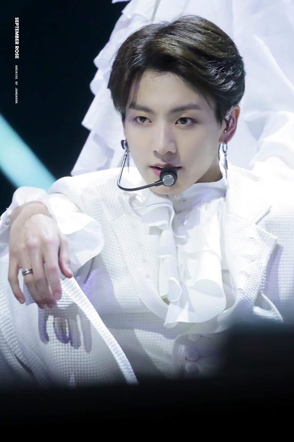 Chính Jungkook đánh bại kỷ lục của BTS-4