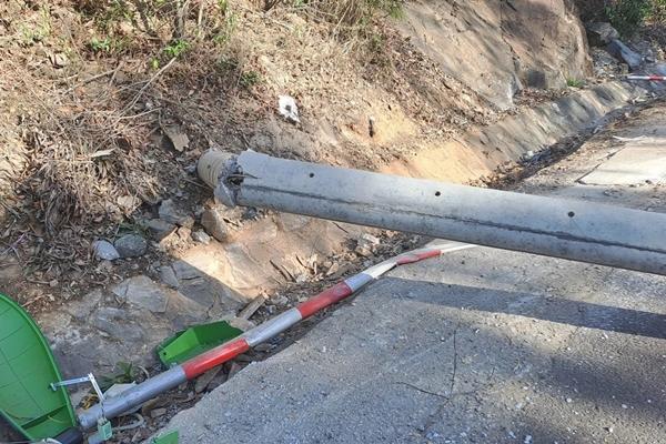 Xe chở cá ngừ tông vào vách núi, tài xế tử vong-3