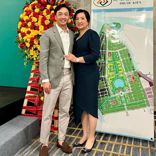 Thân thế quyền lực của mẹ chồng Đàm Thu Trang: Ngoài là đại gia, bà còn sở hữu đức tính đặc biệt khiến nhiều người ngưỡng mộ-4