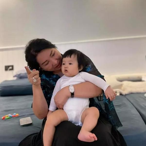 Thân thế quyền lực của mẹ chồng Đàm Thu Trang: Ngoài là đại gia, bà còn sở hữu đức tính đặc biệt khiến nhiều người ngưỡng mộ-7