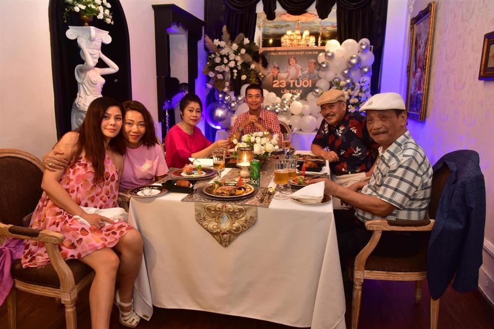 NSND Trần Hiếu, Trần Tiến khiến Hà Trần khóc như trẻ thơ trong sinh nhật-2