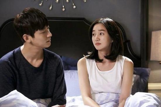 Thấy chồng mất ngủ, tôi hỏi han thì đau điếng khi biết sự thật