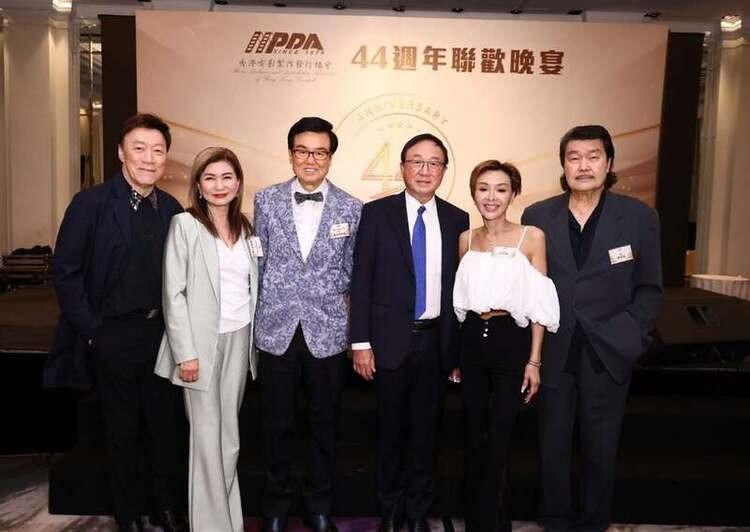 Tuổi 57 của nữ hoàng cảnh nóng từng được trả 24 tỷ đồng để lộ ngực trên phim-2