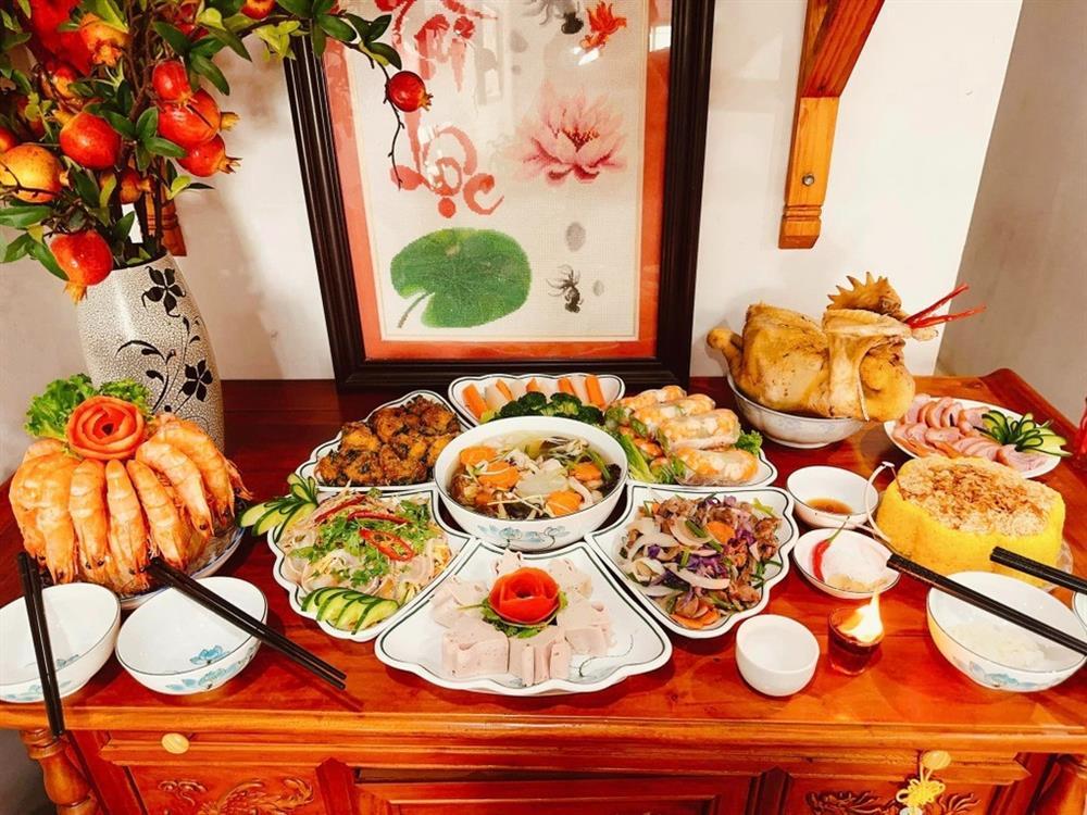 Chuẩn bị 2 mâm cúng rằm tháng 7 và gợi ý nơi cúng chúng sinh khi ở chung cư-1