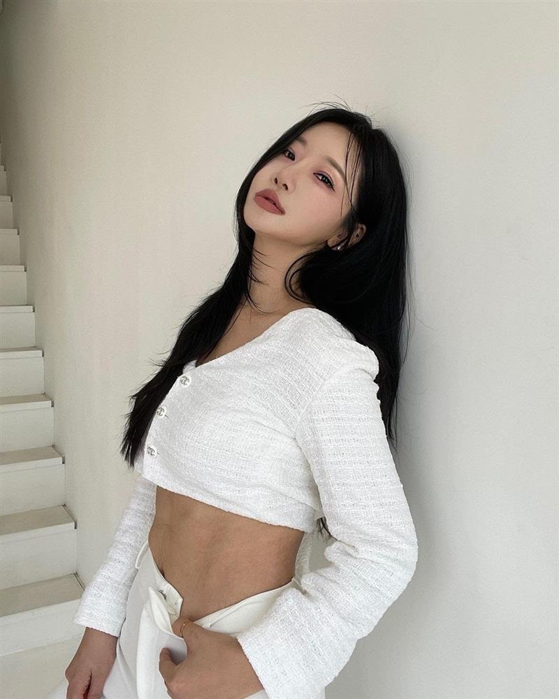 Người phụ nữ gây sốt vì 50 tuổi mà trông trẻ như con gái 20 tuổi-1