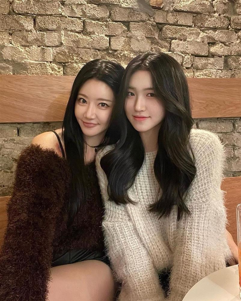 Người phụ nữ gây sốt vì 50 tuổi mà trông trẻ như con gái 20 tuổi-4