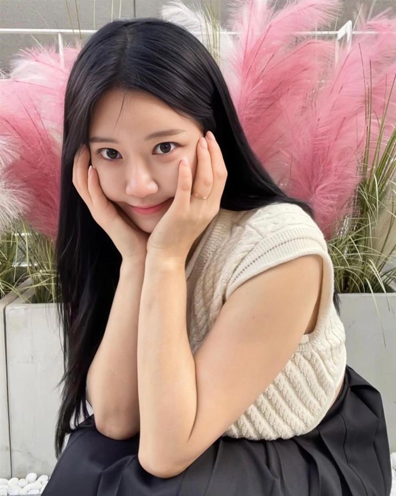 Người phụ nữ gây sốt vì 50 tuổi mà trông trẻ như con gái 20 tuổi-12