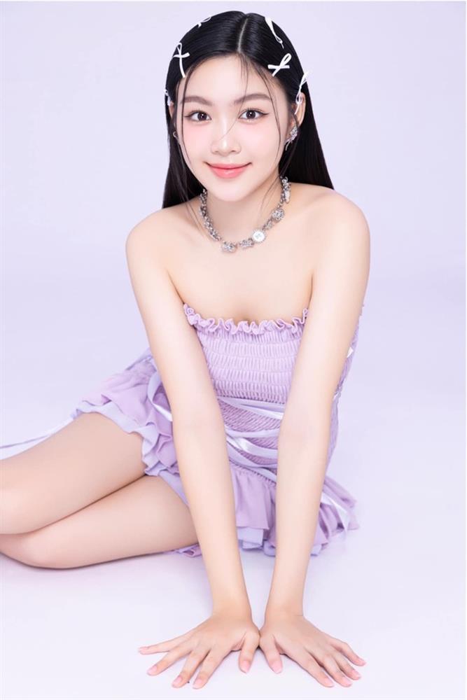 Tranh cãi con gái MC Quyền Linh diện váy quây siêu ngắn-2